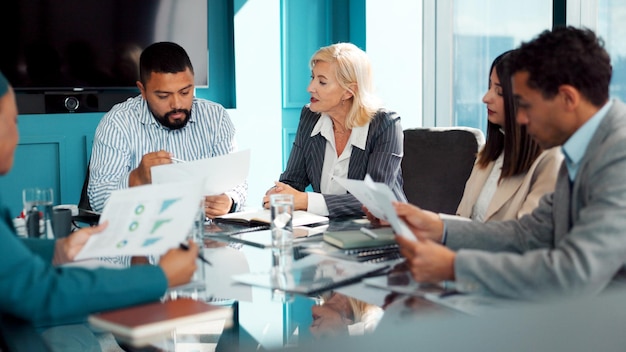 Рабочая команда за столом